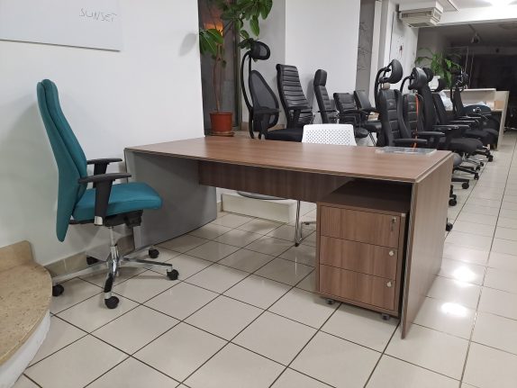 Outlet CEO vezetői irodabútor